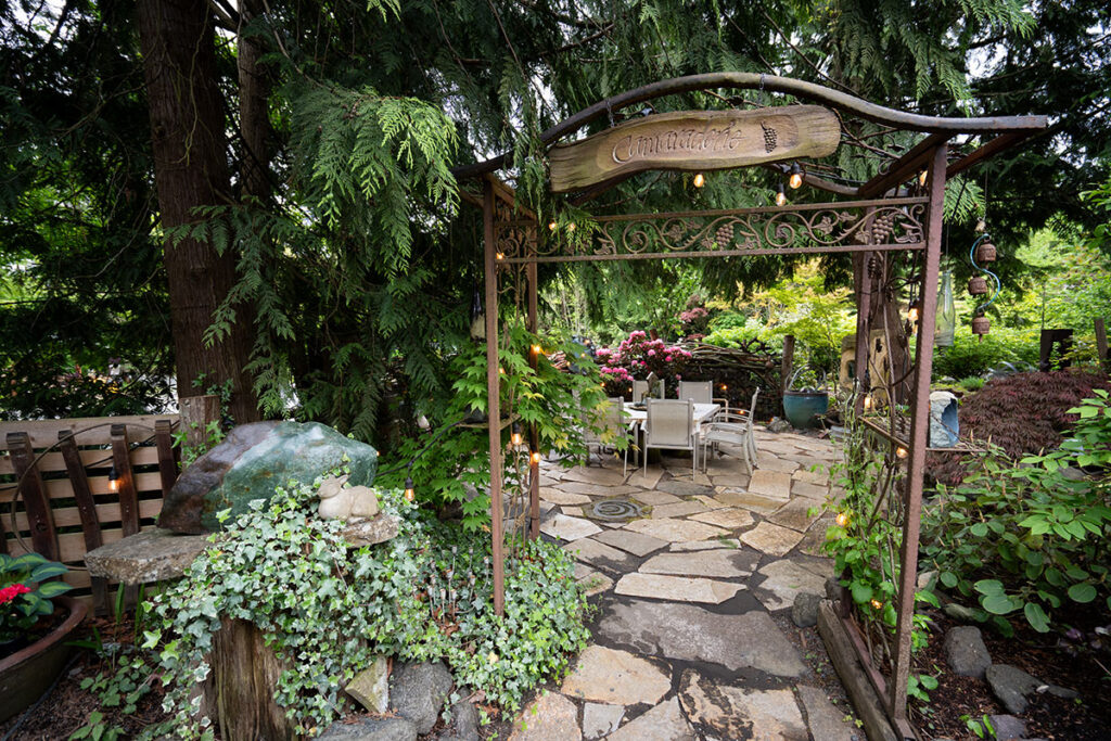 Garden area at Camaraderie Cellars